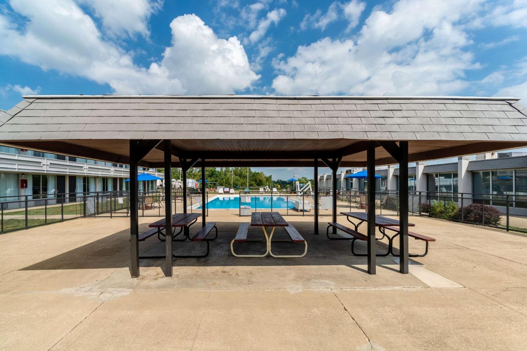 Quality Inn & Suites Vandalia Near I-70 And Hwy 51 Eksteriør bilde