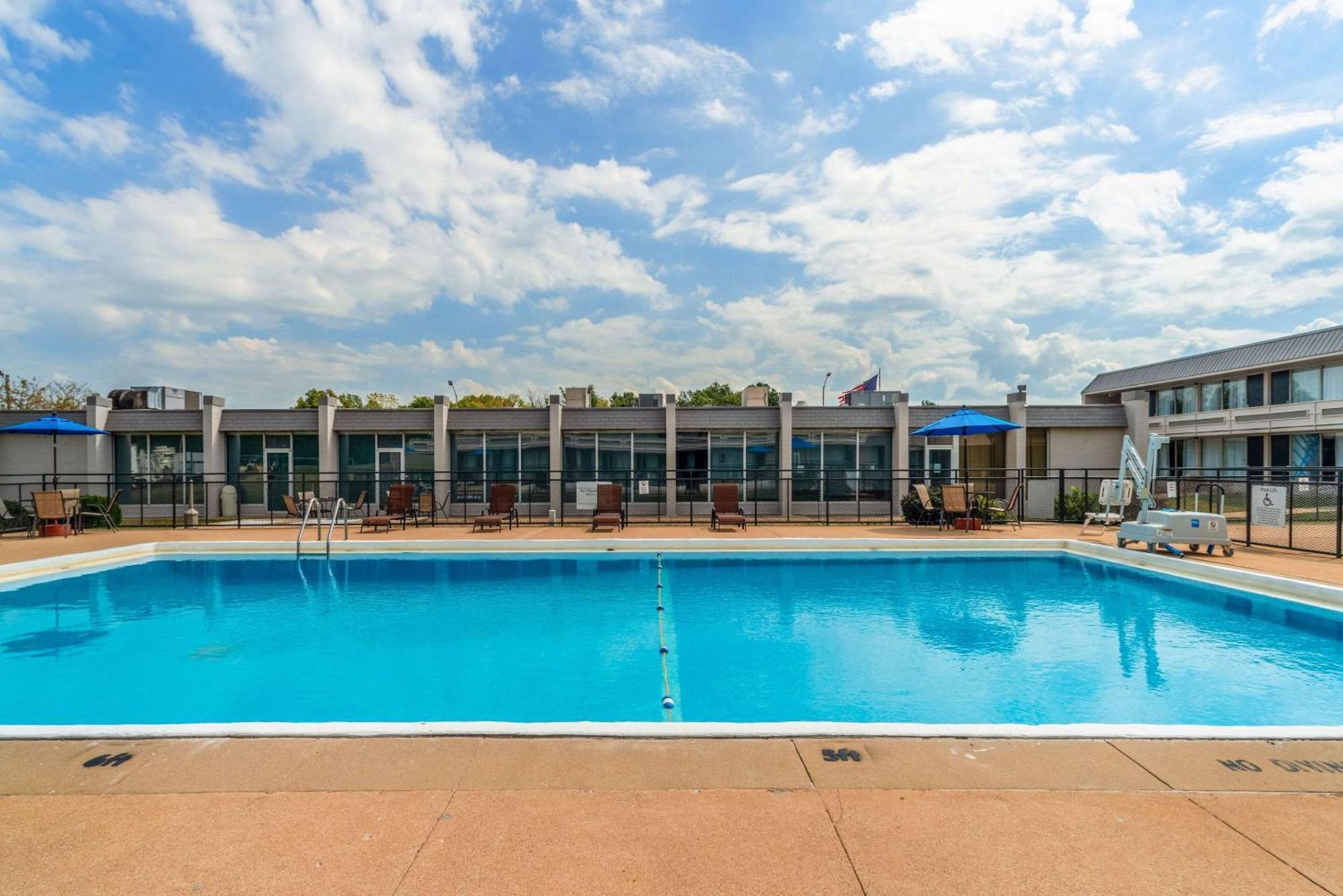 Quality Inn & Suites Vandalia Near I-70 And Hwy 51 Eksteriør bilde