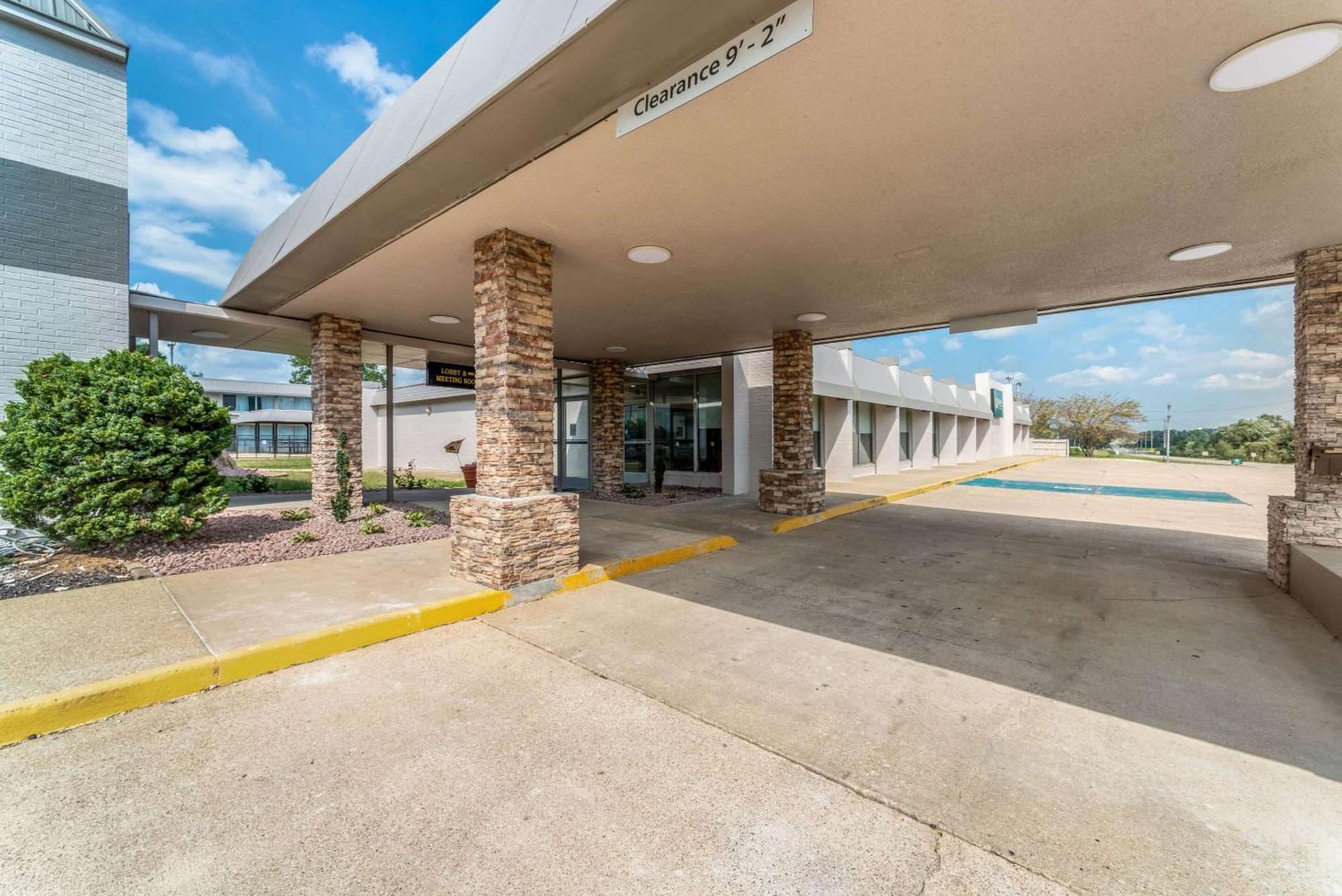 Quality Inn & Suites Vandalia Near I-70 And Hwy 51 Eksteriør bilde