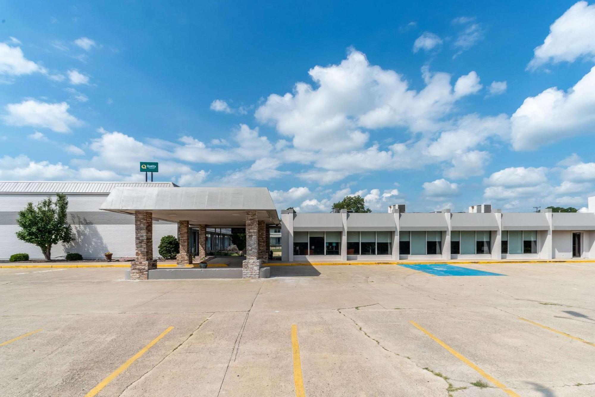 Quality Inn & Suites Vandalia Near I-70 And Hwy 51 Eksteriør bilde