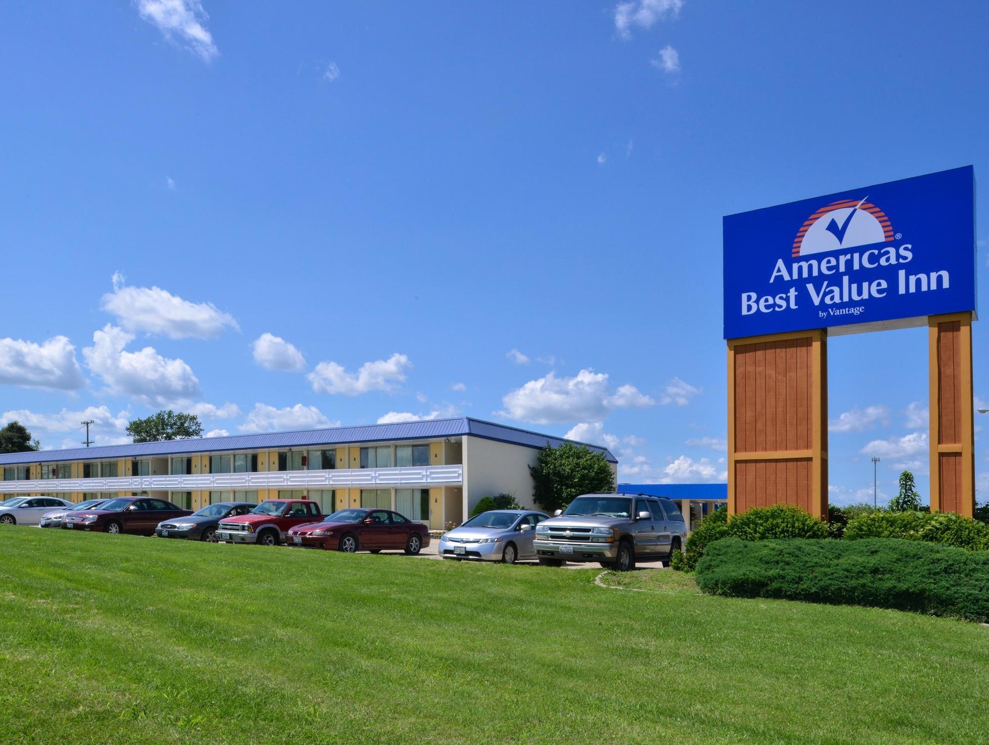 Quality Inn & Suites Vandalia Near I-70 And Hwy 51 Eksteriør bilde